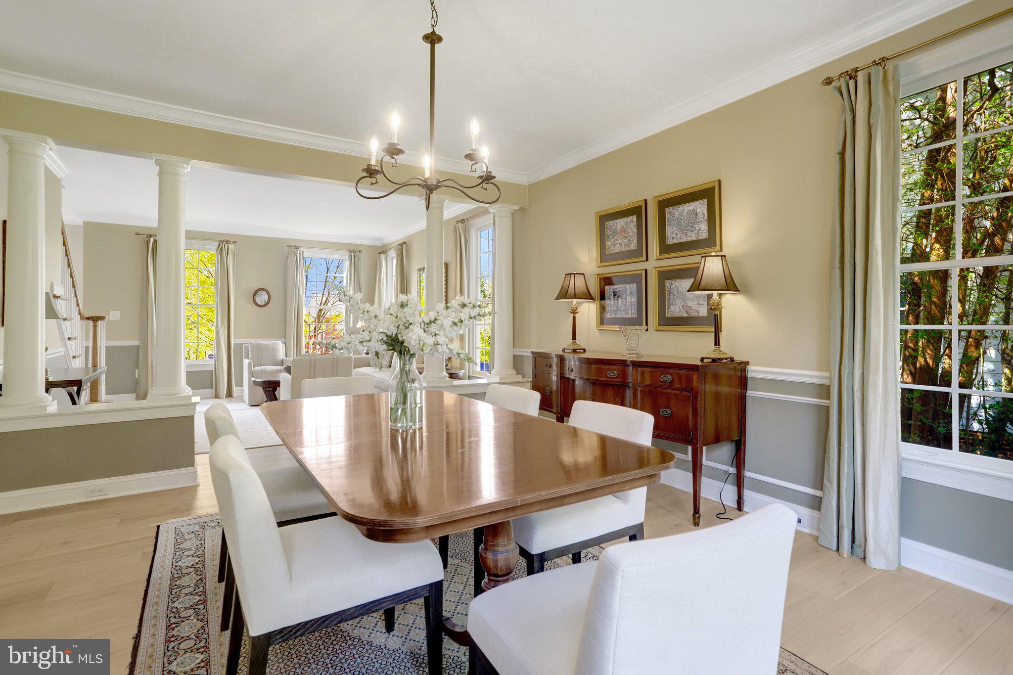 COUNTRY CLUB MANOR - Residential