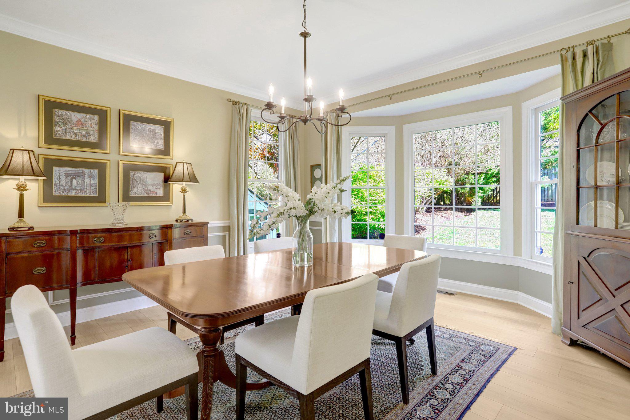 COUNTRY CLUB MANOR - Residential