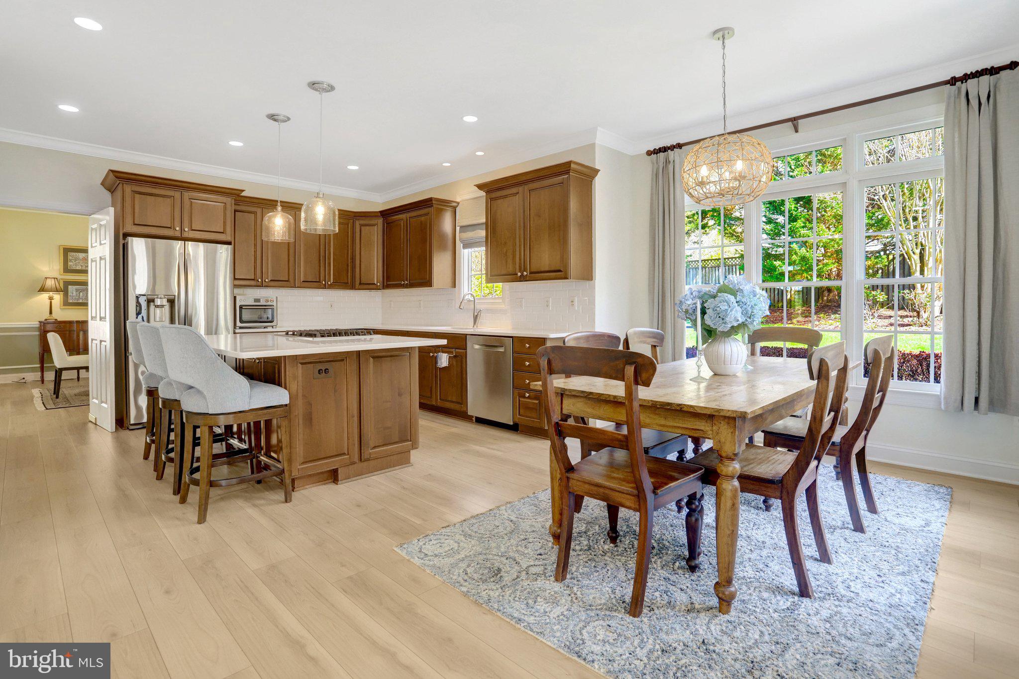 COUNTRY CLUB MANOR - Residential