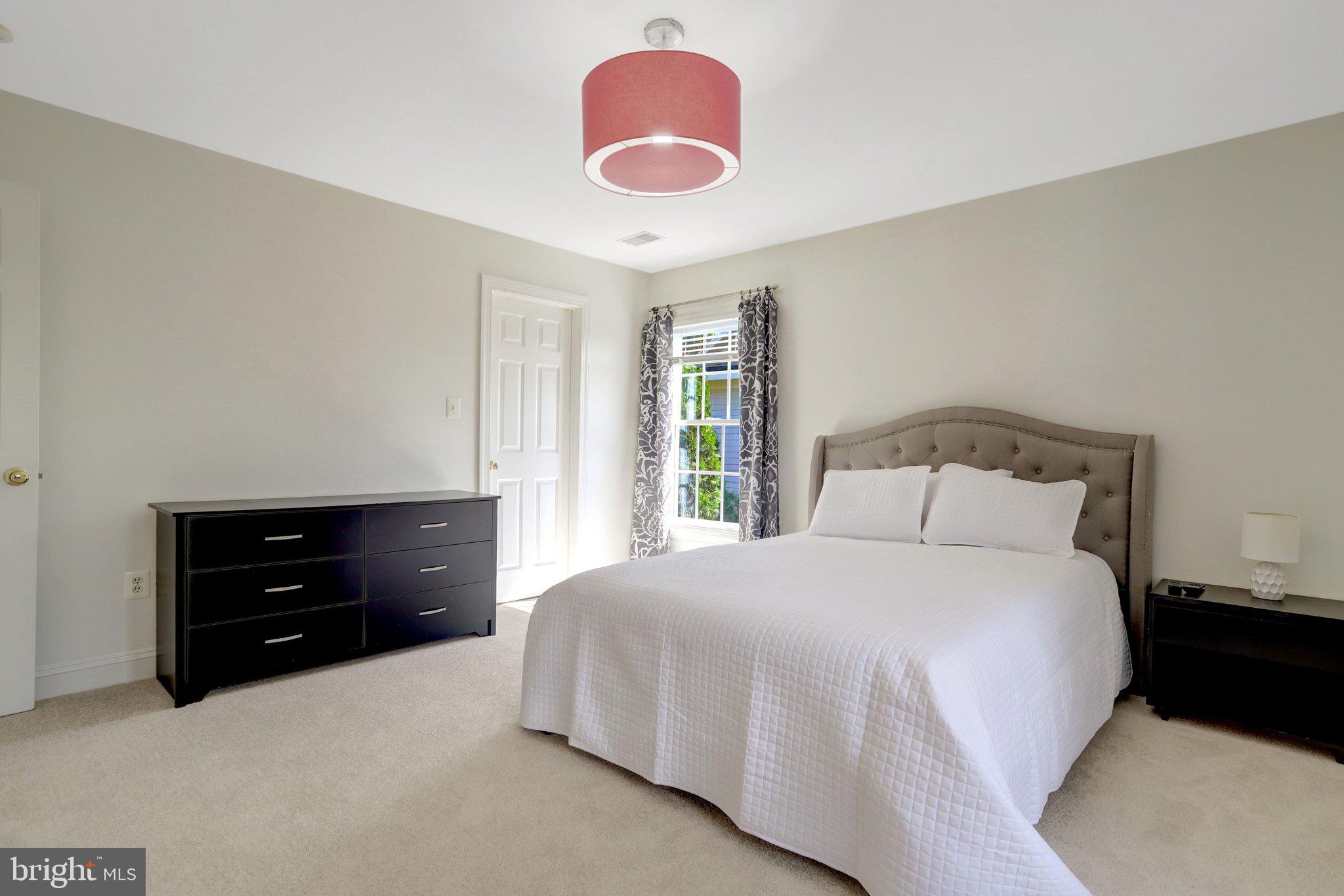 COUNTRY CLUB MANOR - Residential