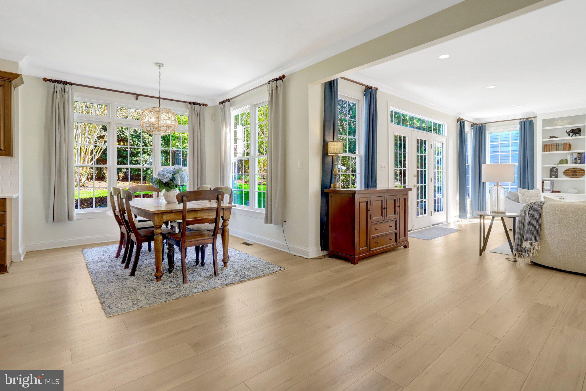 COUNTRY CLUB MANOR - Residential