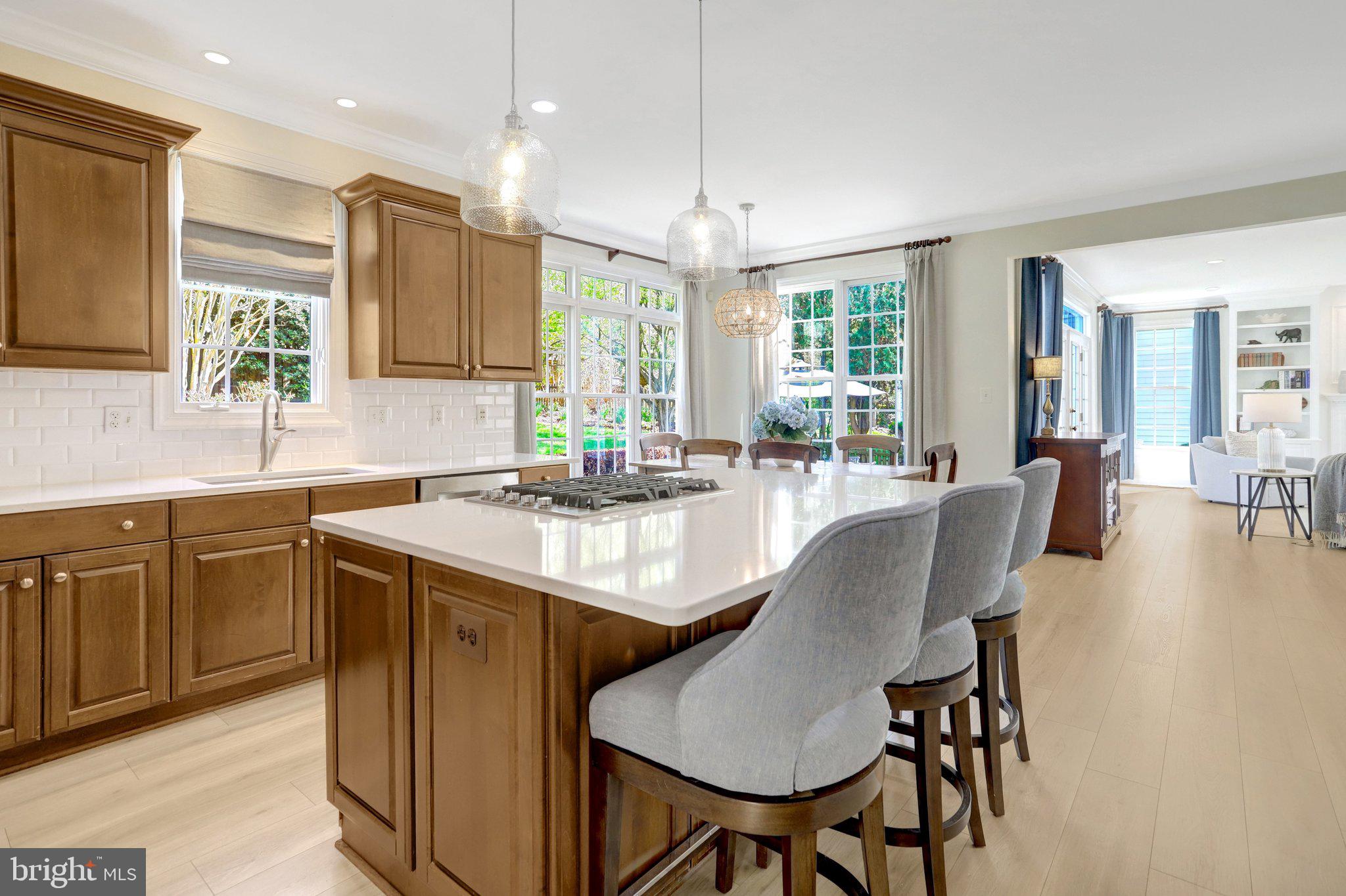 COUNTRY CLUB MANOR - Residential