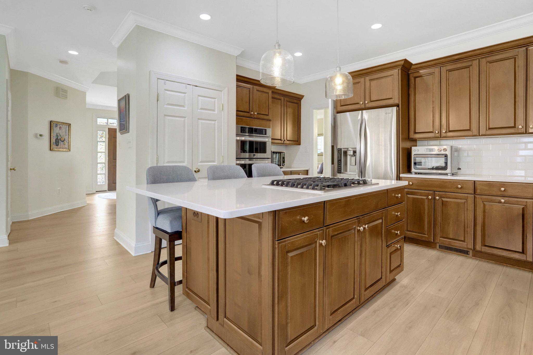 COUNTRY CLUB MANOR - Residential