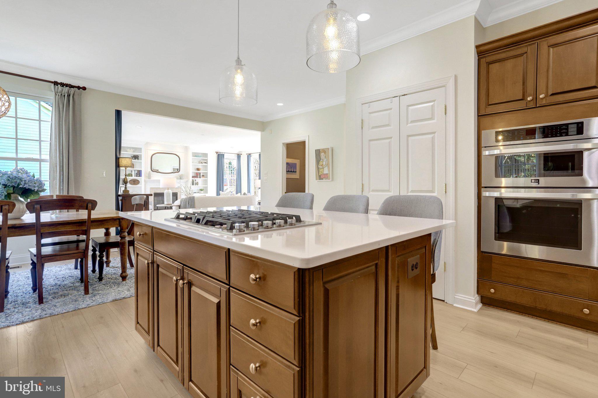 COUNTRY CLUB MANOR - Residential