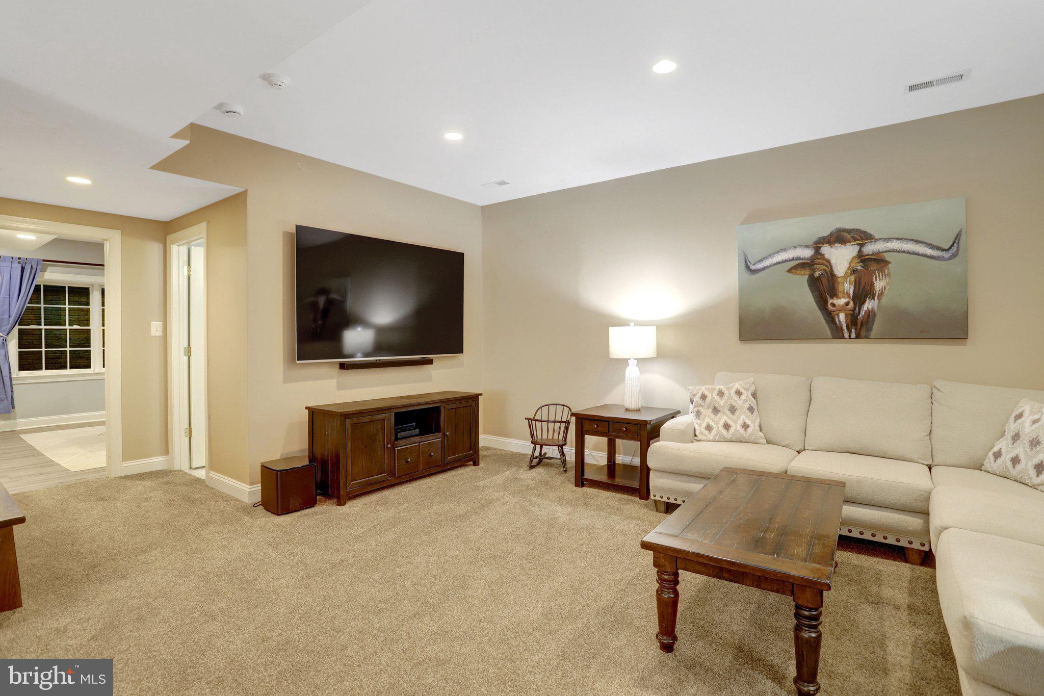 COUNTRY CLUB MANOR - Residential