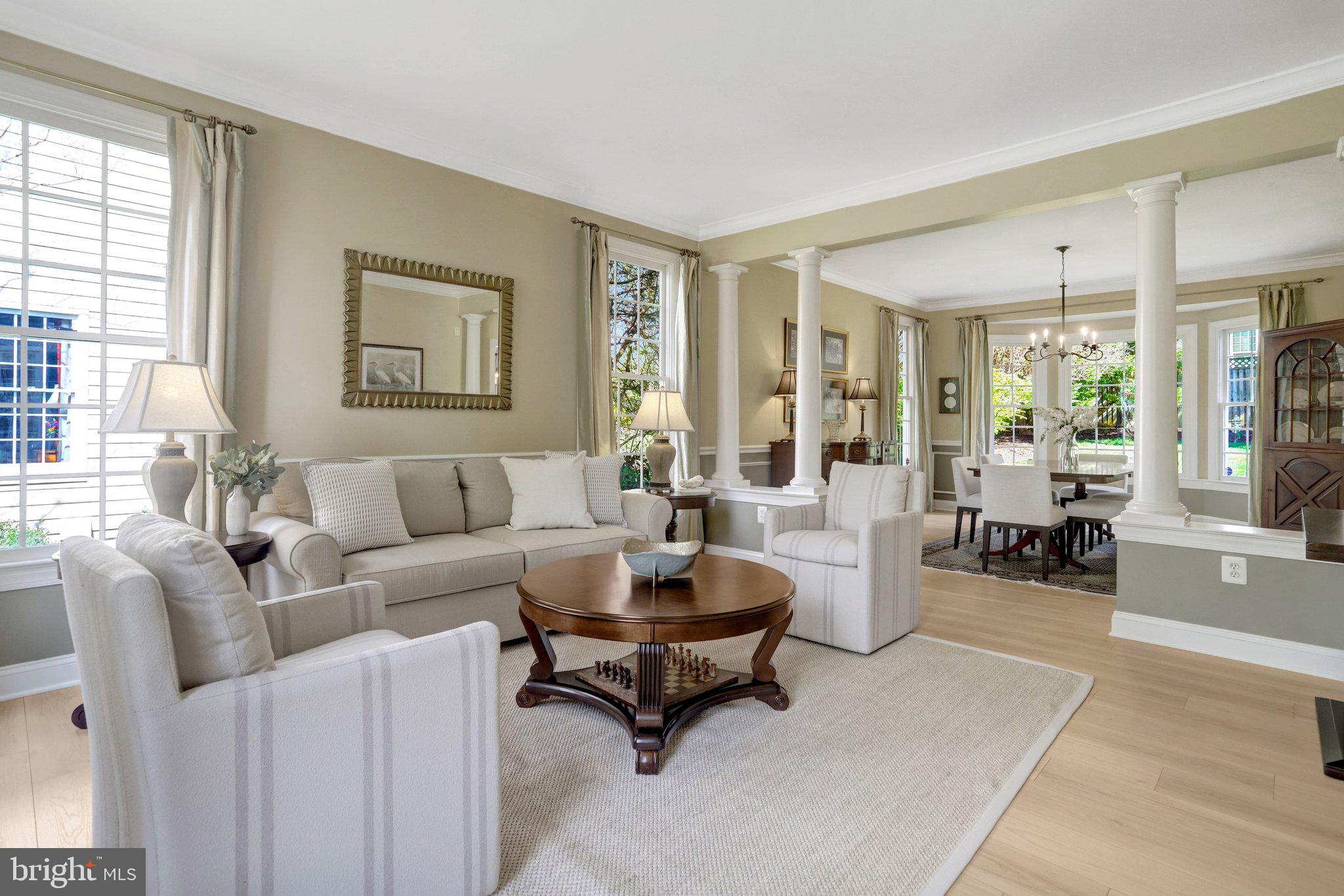 COUNTRY CLUB MANOR - Residential