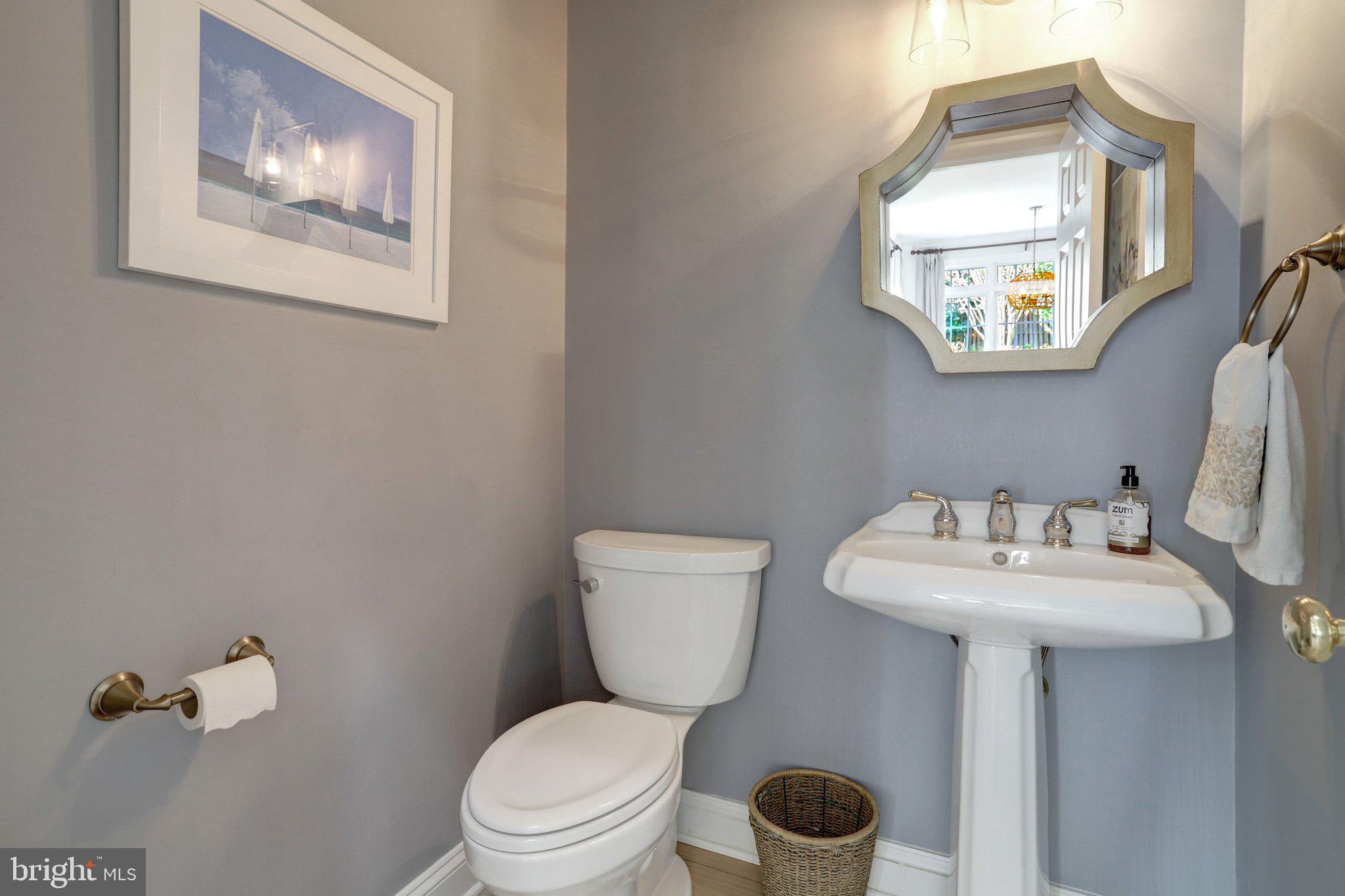 COUNTRY CLUB MANOR - Residential