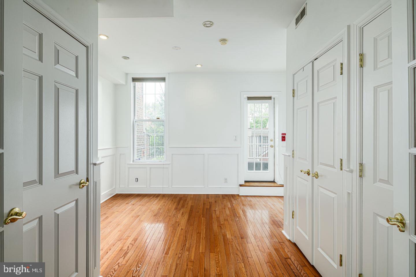 SOCIETY HILL - Residential Lease