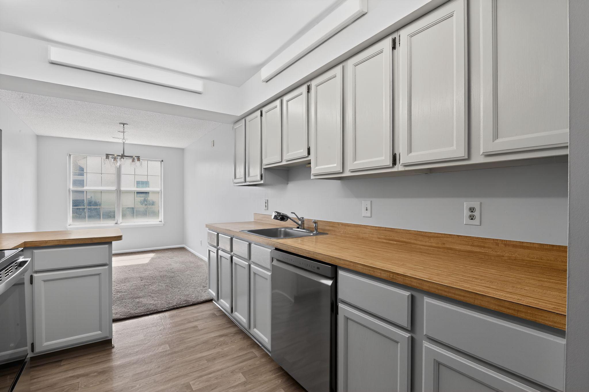 2000 MILLER AVENUE 7