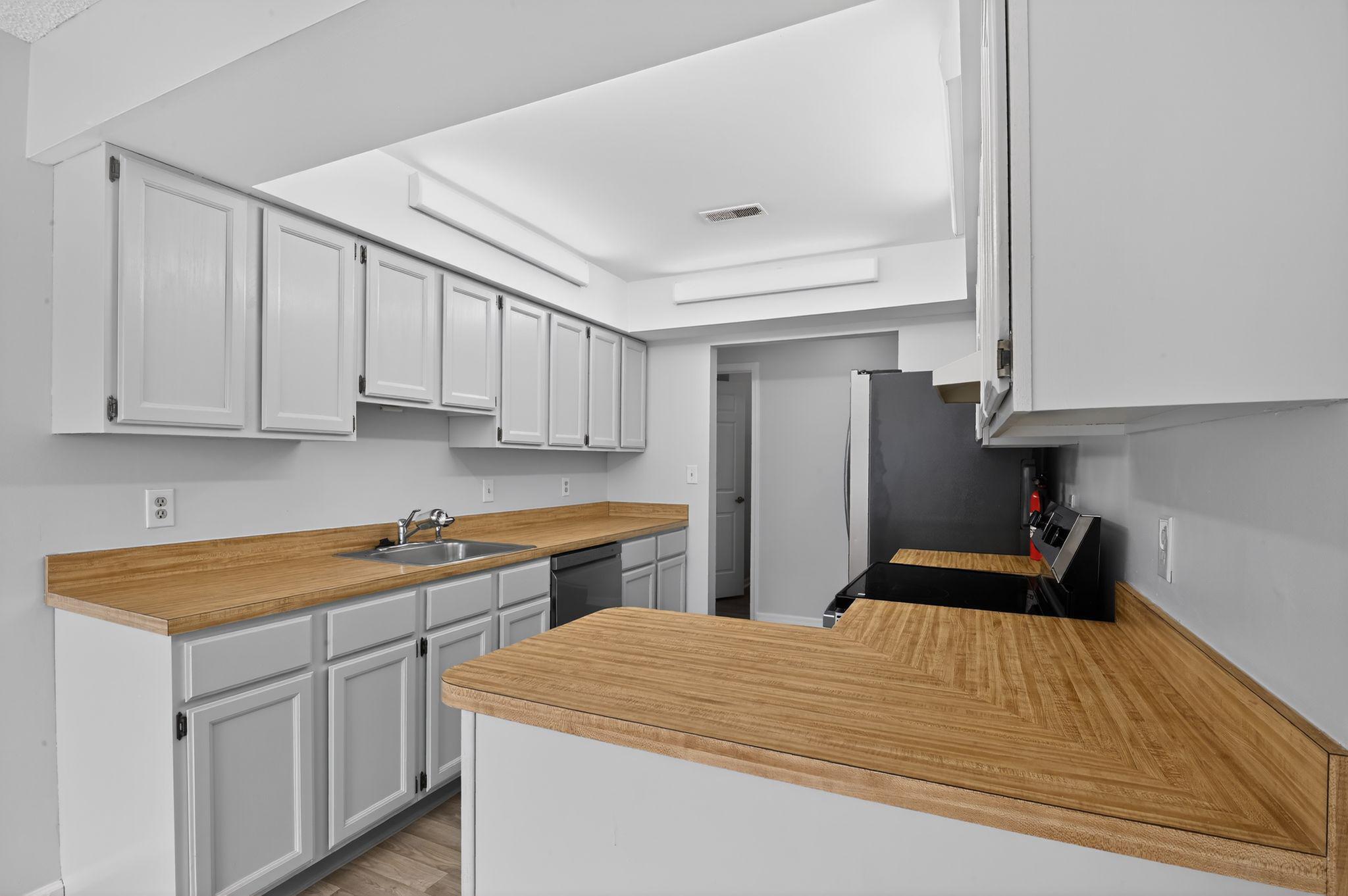 2000 MILLER AVENUE 7