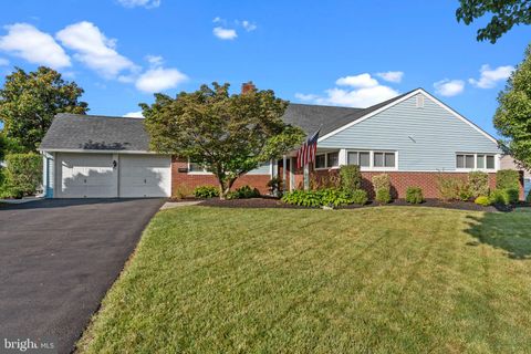 93 FLAMEHILL ROAD LEVITTOWN PA 19056