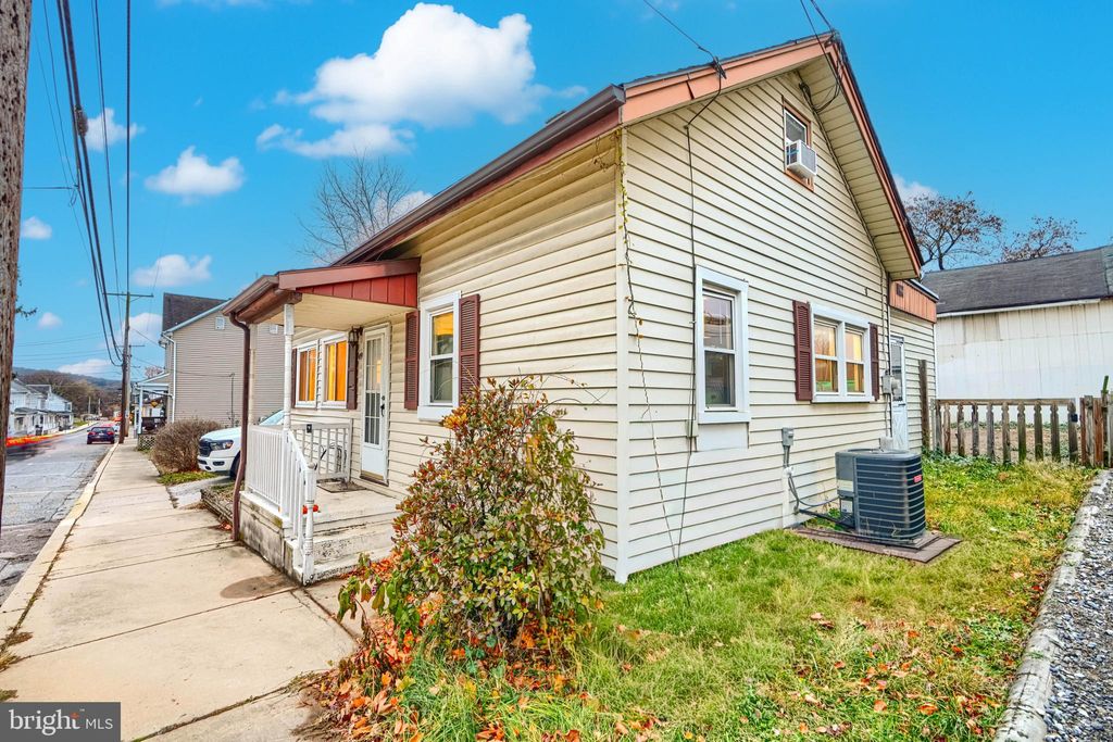 Photo of 49 Church Street, SEVEN VALLEYS, PA 17360 (MLS # PAYK2094196)