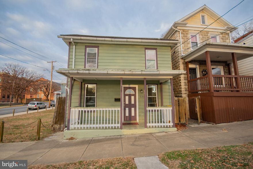 Cute and cozy 2-bedroom, 1-bath home conveniently located close to downtown. Recently updated with new flooring,  baseboard heaters and an updated kitchen and bath. Enjoy a fully fenced backyard with a side gate—perfect for outdoor living.