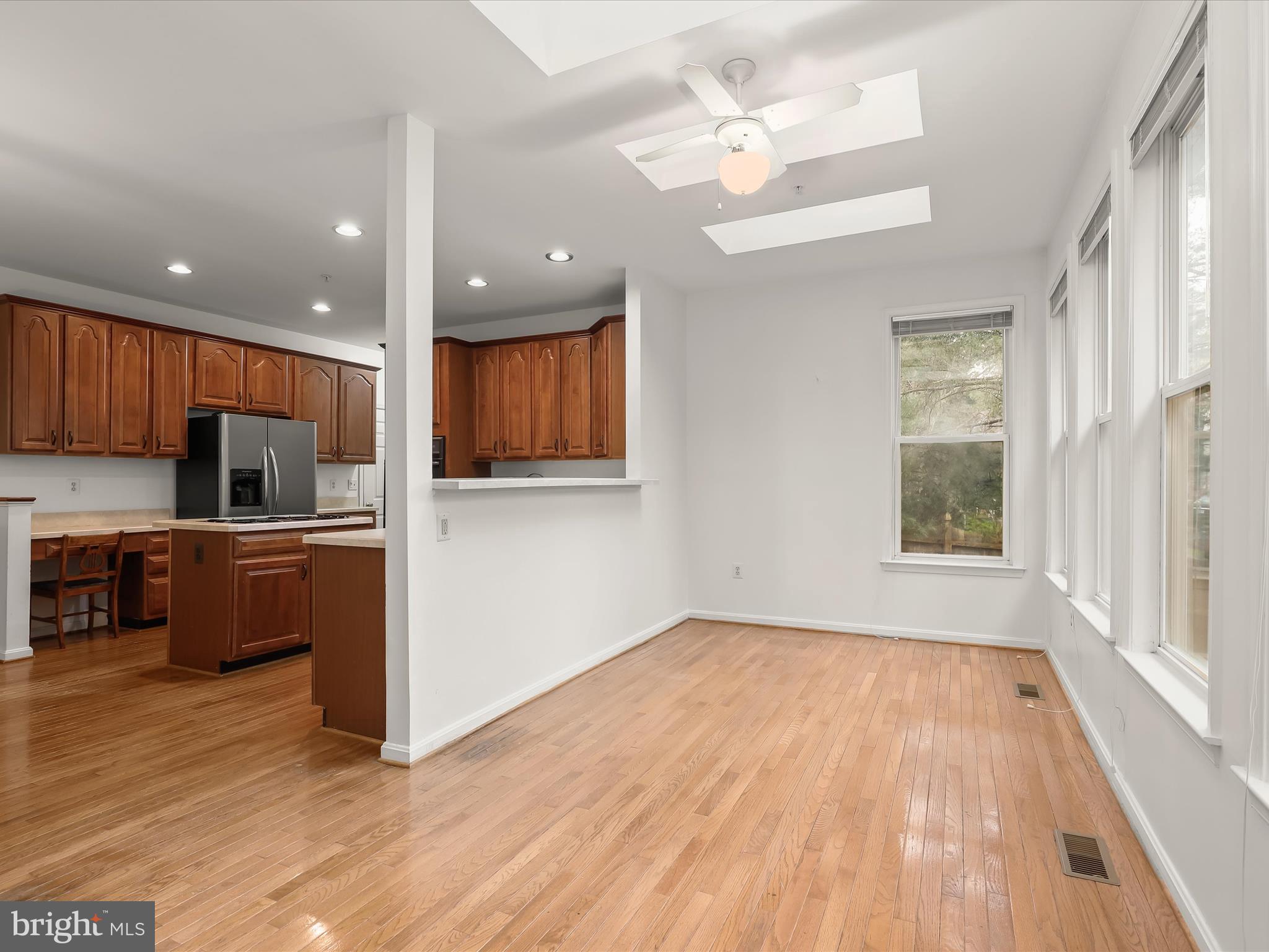 NORTHRIDGE - Residential