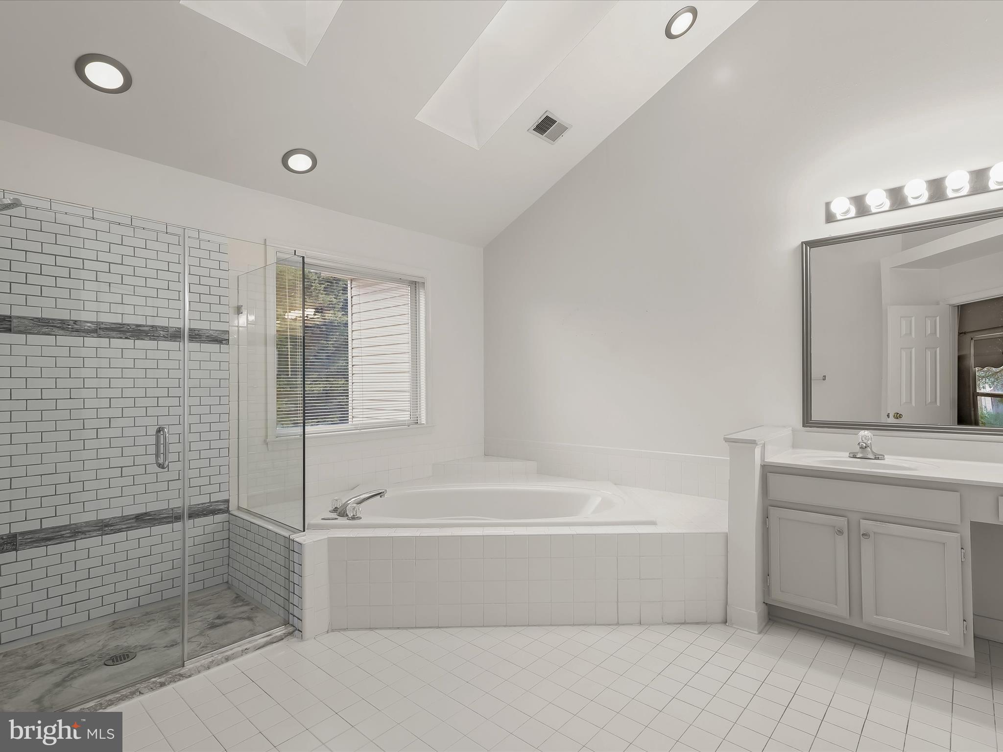 NORTHRIDGE - Residential