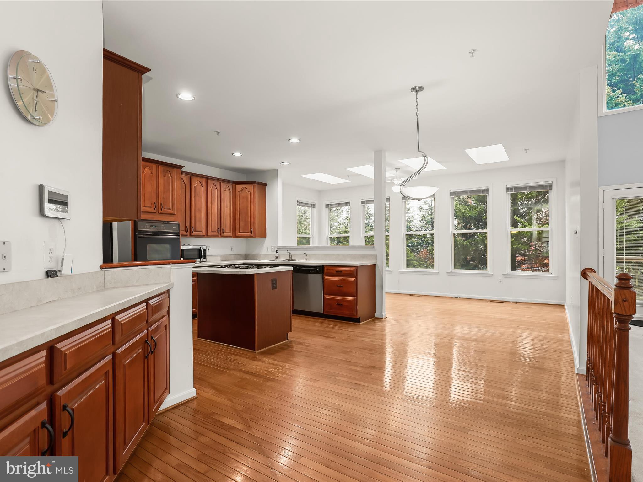 NORTHRIDGE - Residential