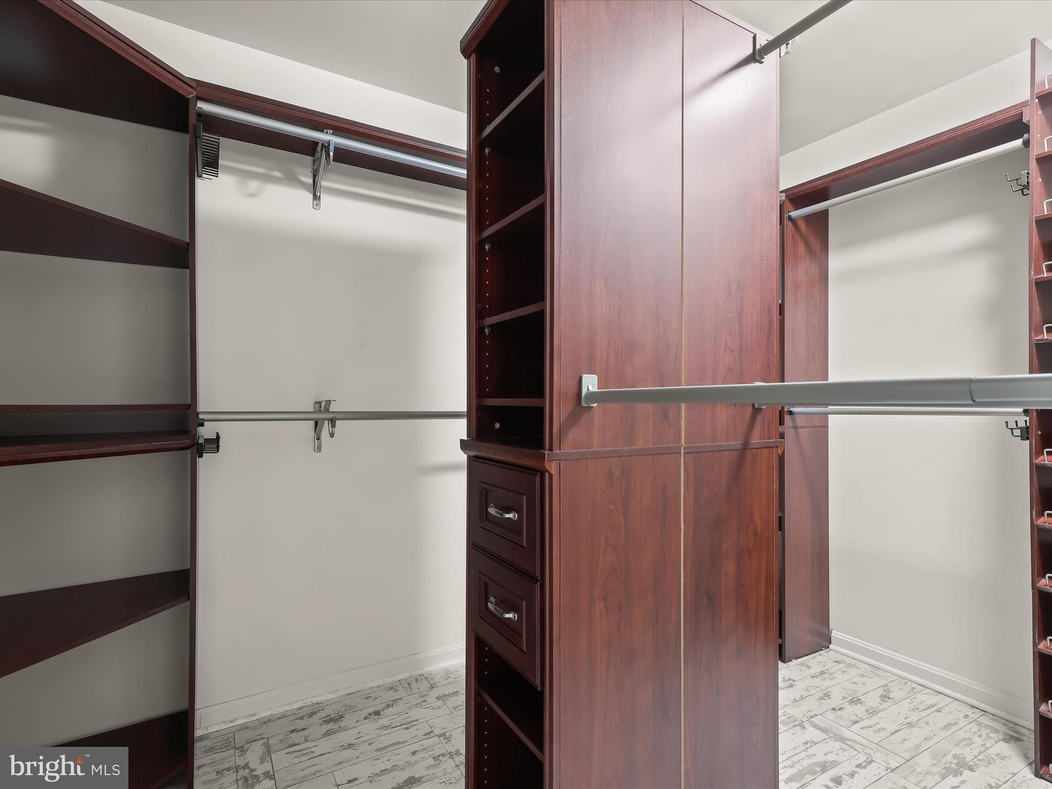 NORTHRIDGE - Residential