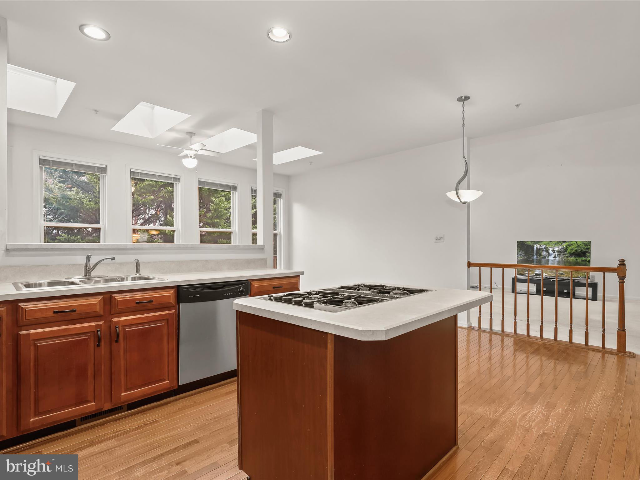 NORTHRIDGE - Residential