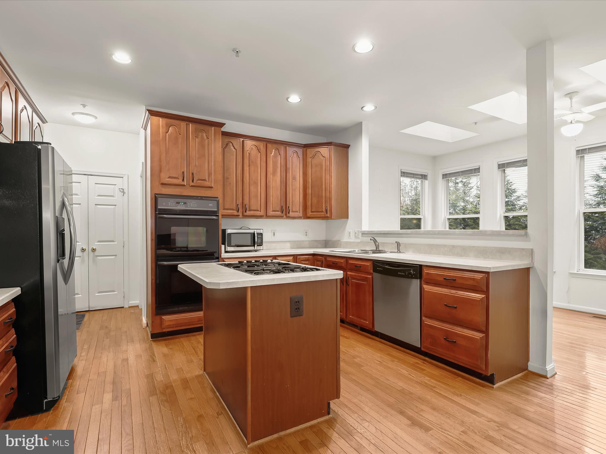 NORTHRIDGE - Residential