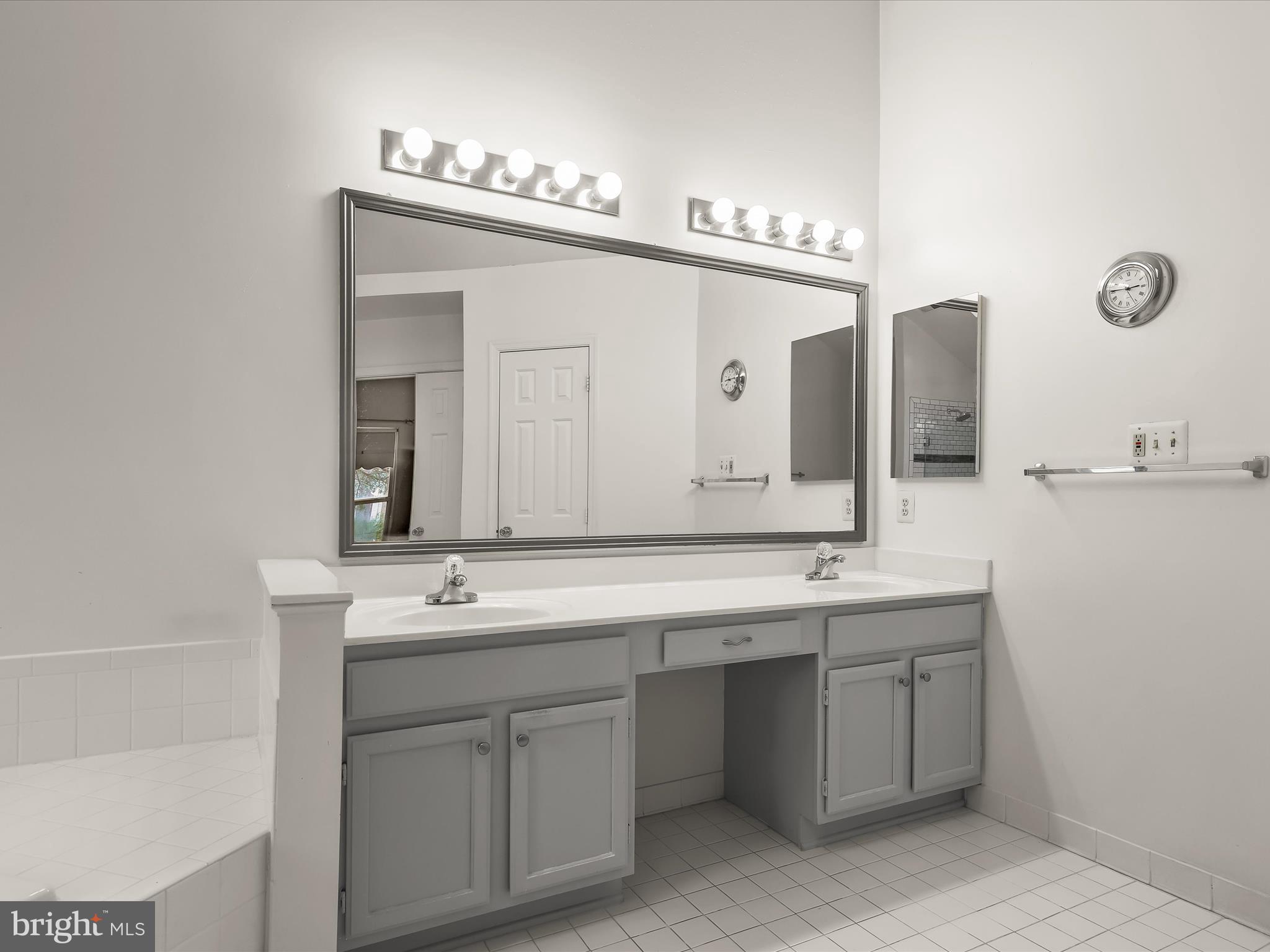 NORTHRIDGE - Residential