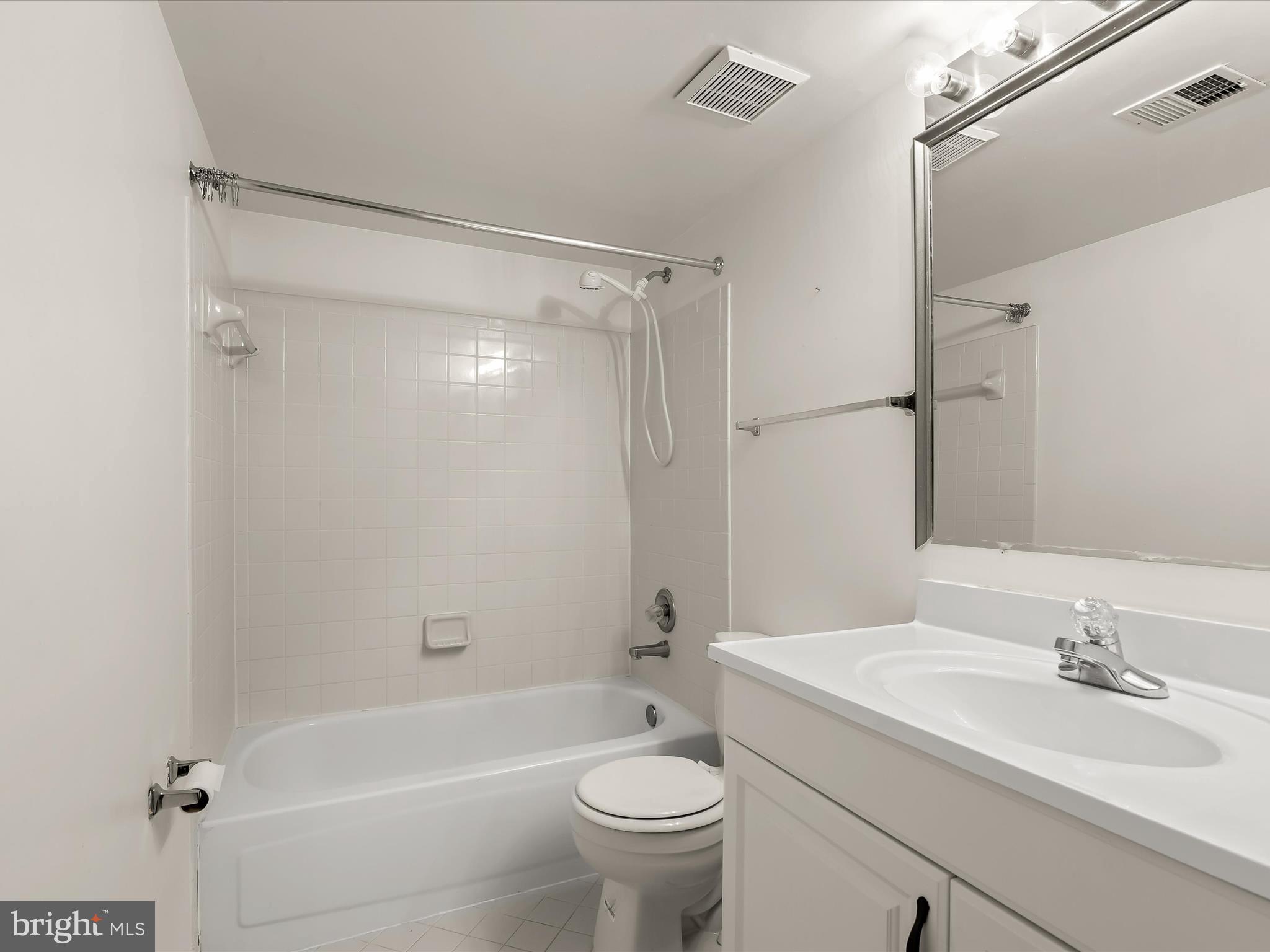 NORTHRIDGE - Residential