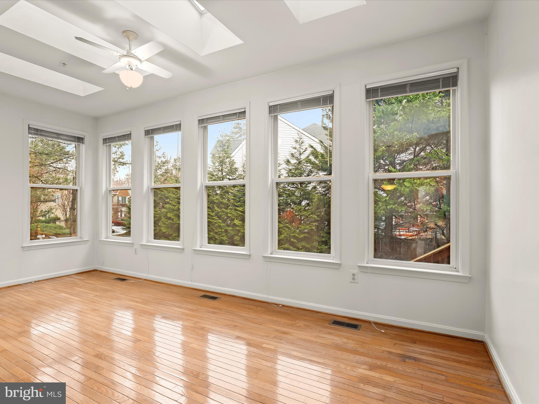 NORTHRIDGE - Residential