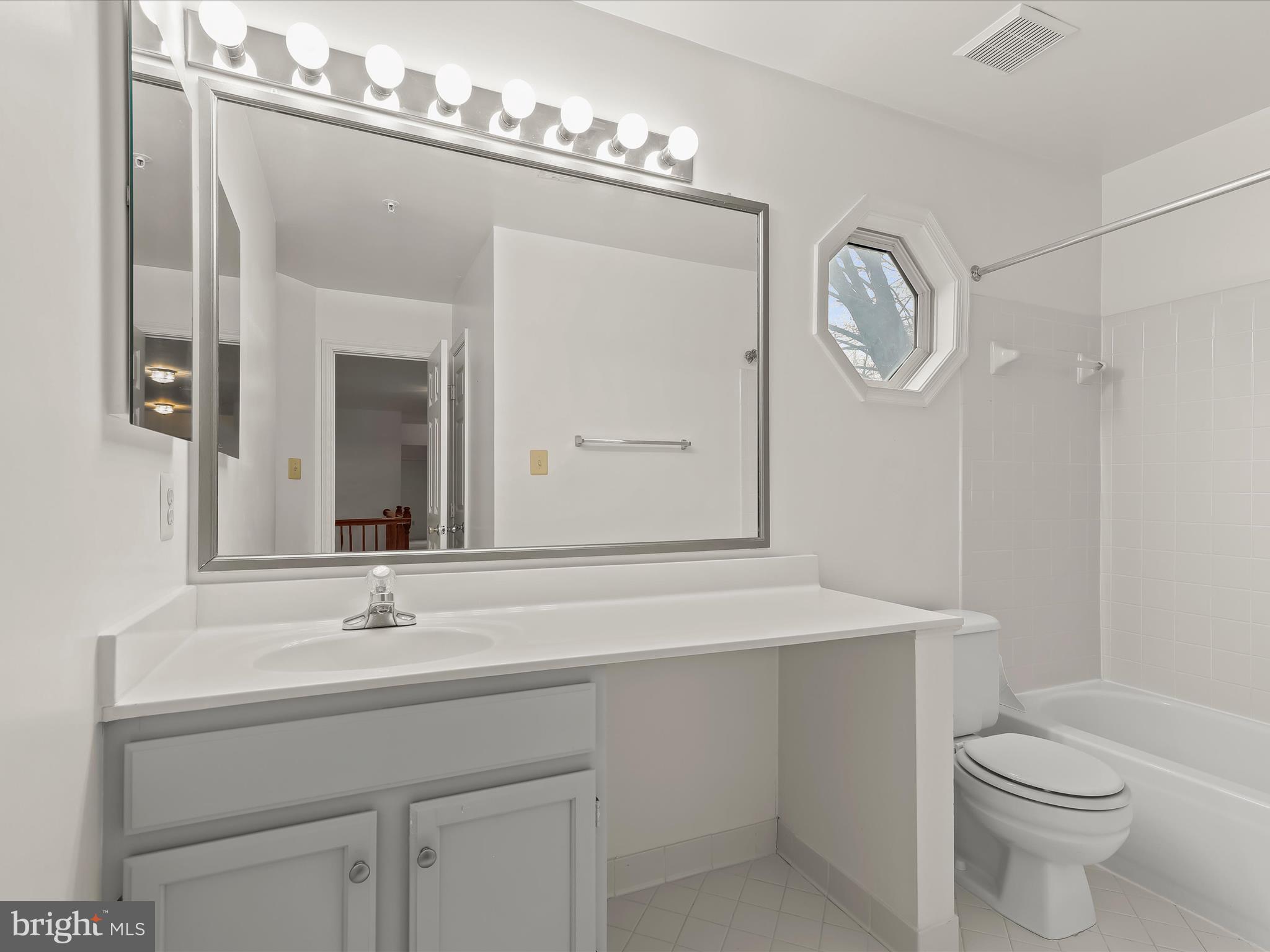 NORTHRIDGE - Residential