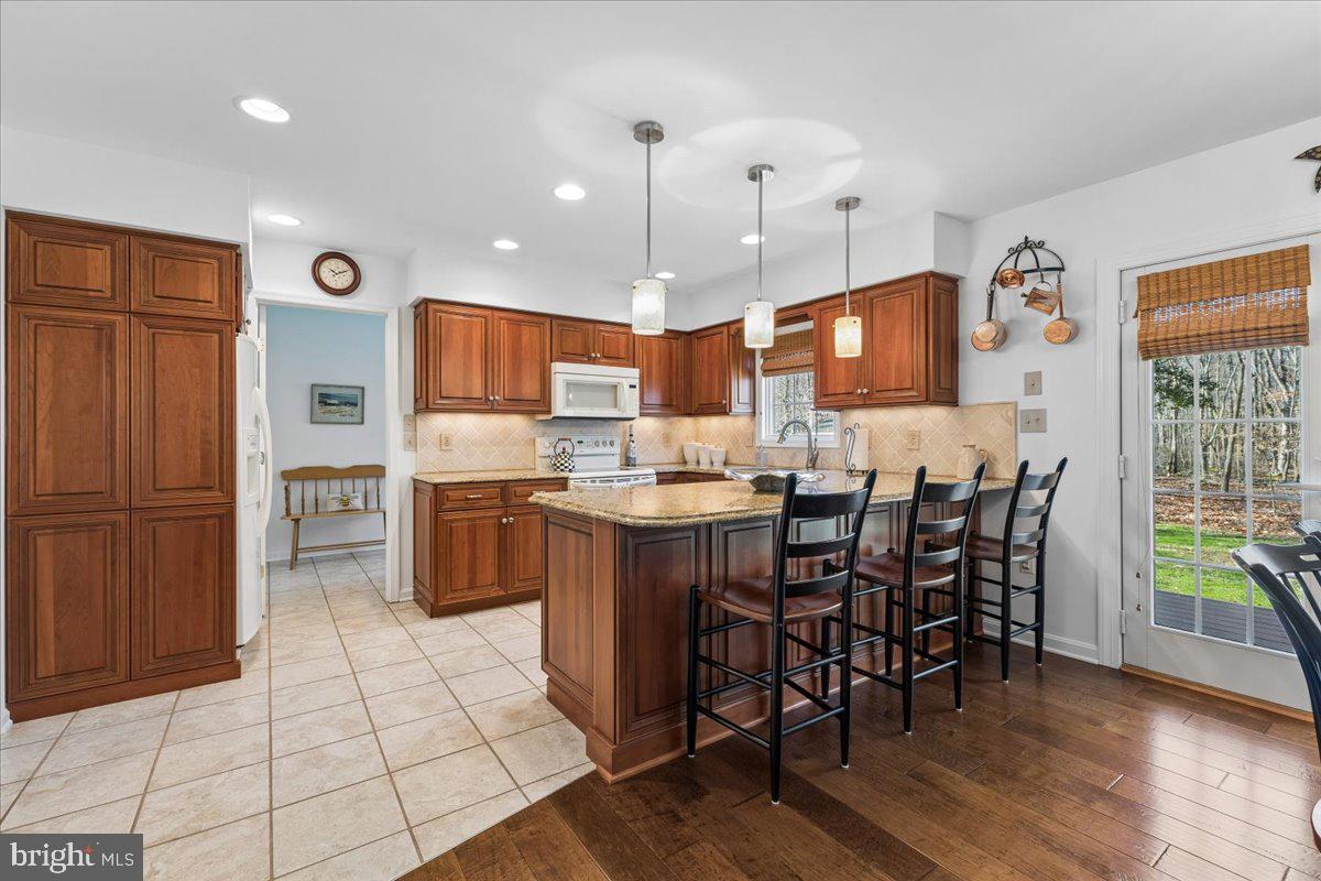 QUEEN ANNE WOODS - Residential