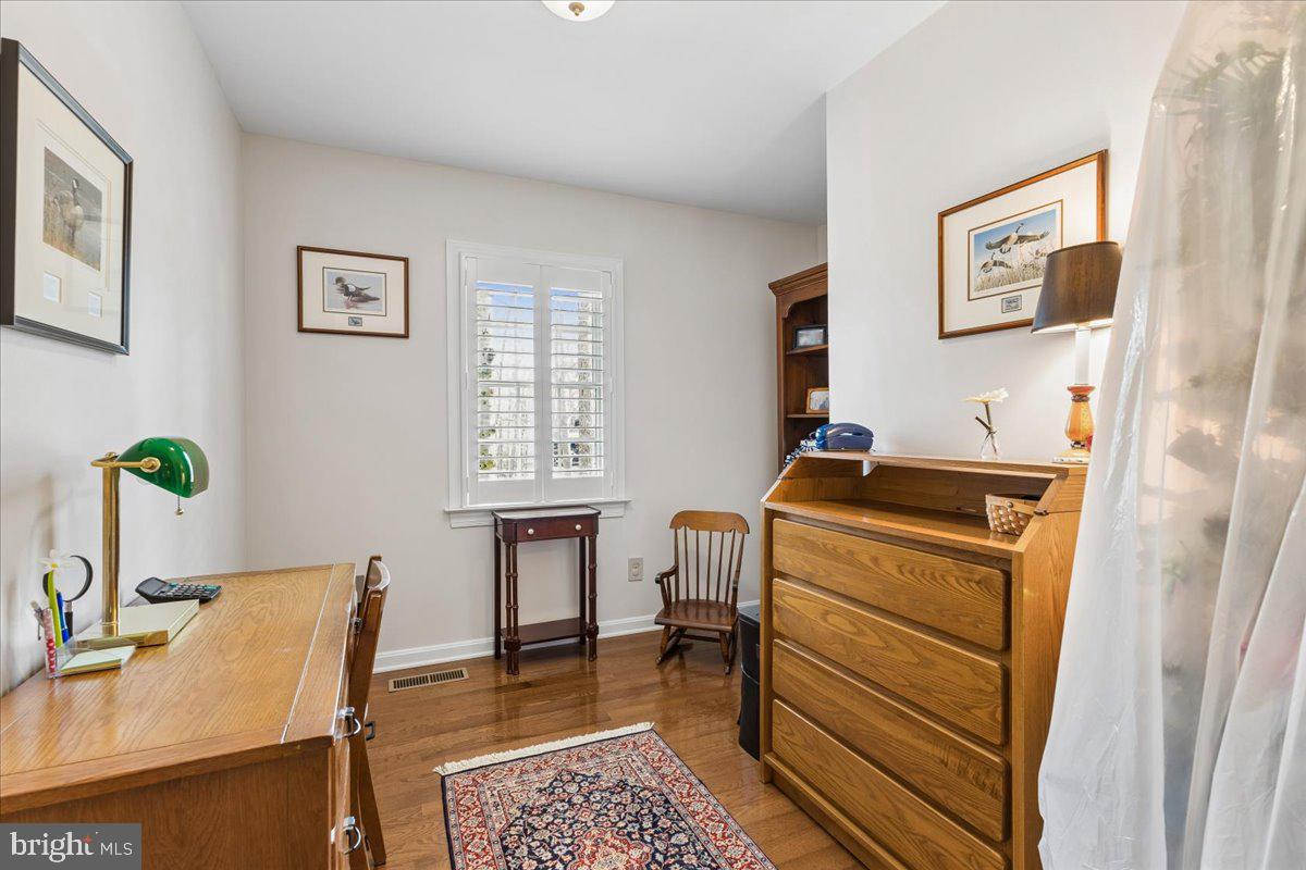 QUEEN ANNE WOODS - Residential