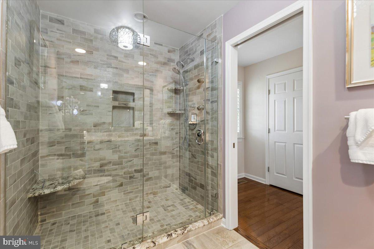 QUEEN ANNE WOODS - Residential