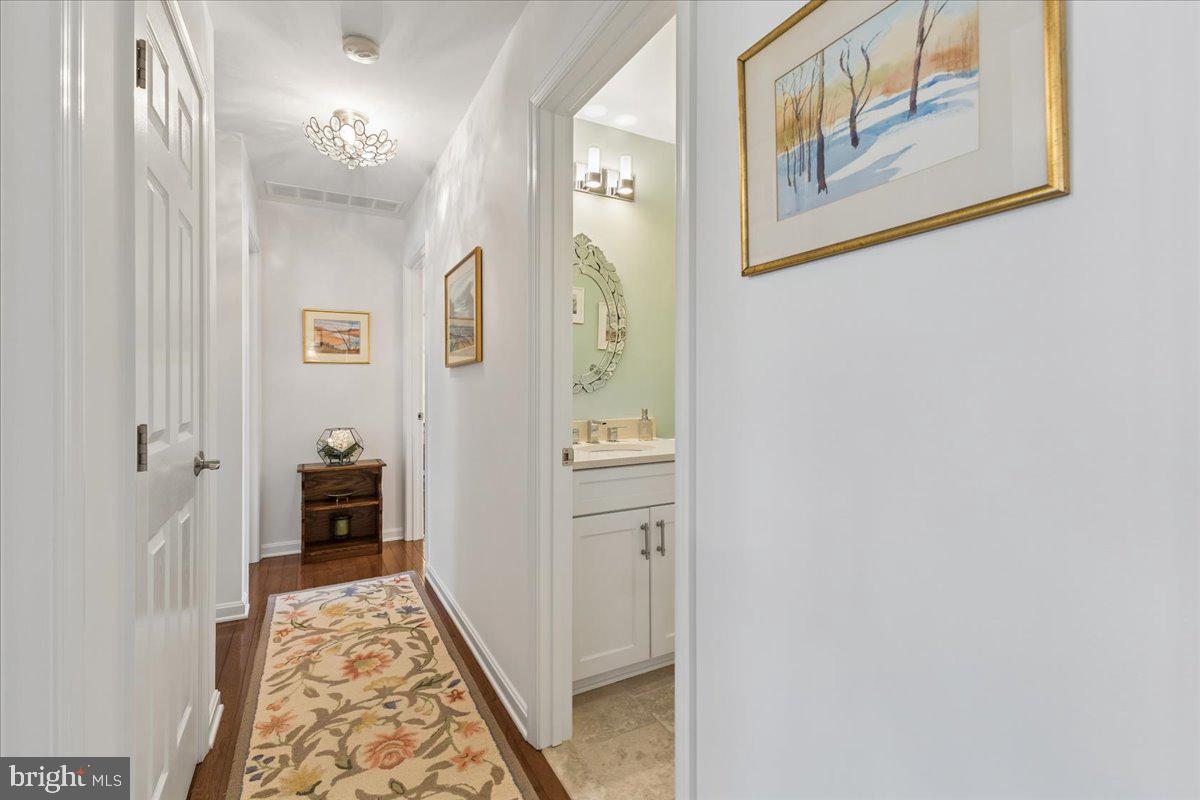 QUEEN ANNE WOODS - Residential