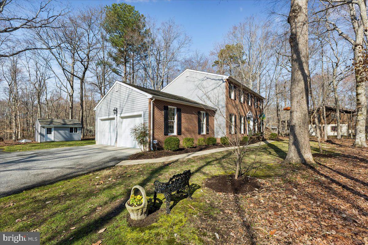 QUEEN ANNE WOODS - Residential