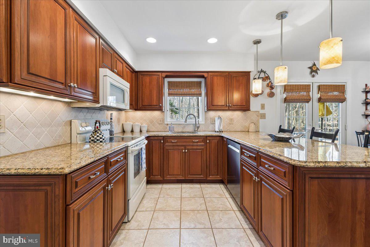 QUEEN ANNE WOODS - Residential