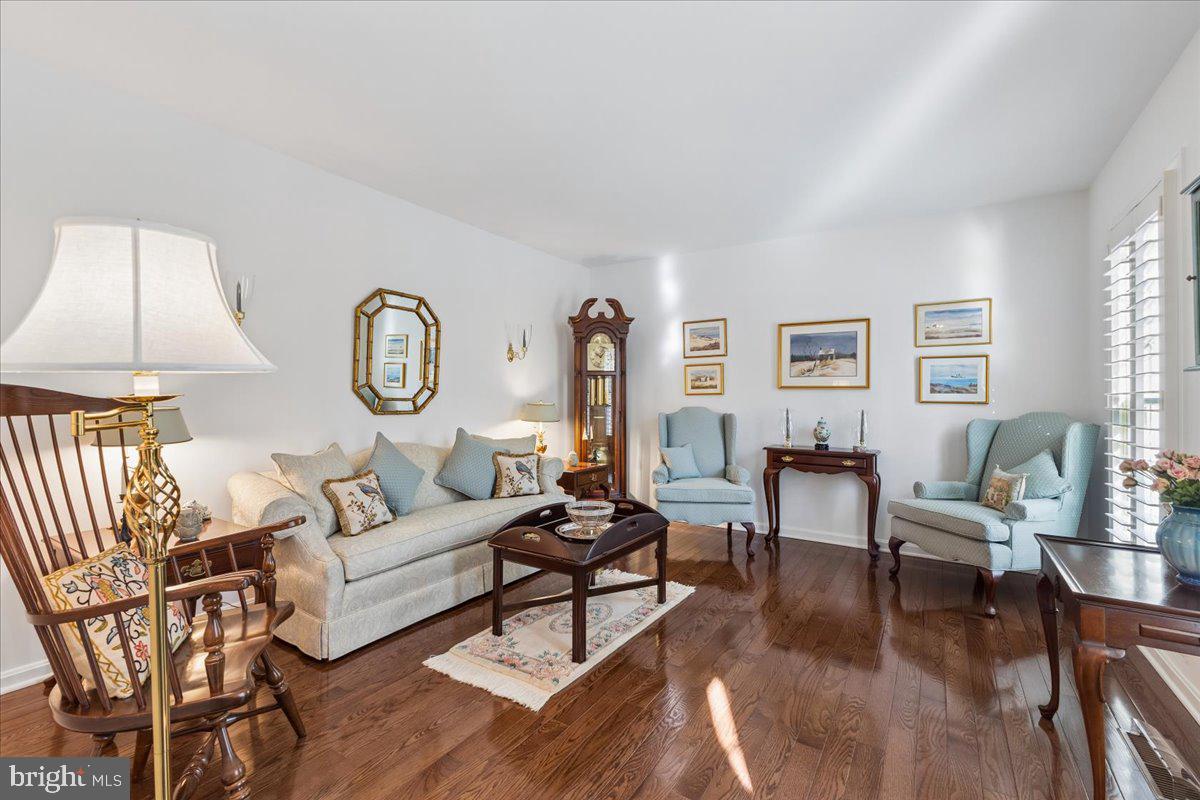 QUEEN ANNE WOODS - Residential