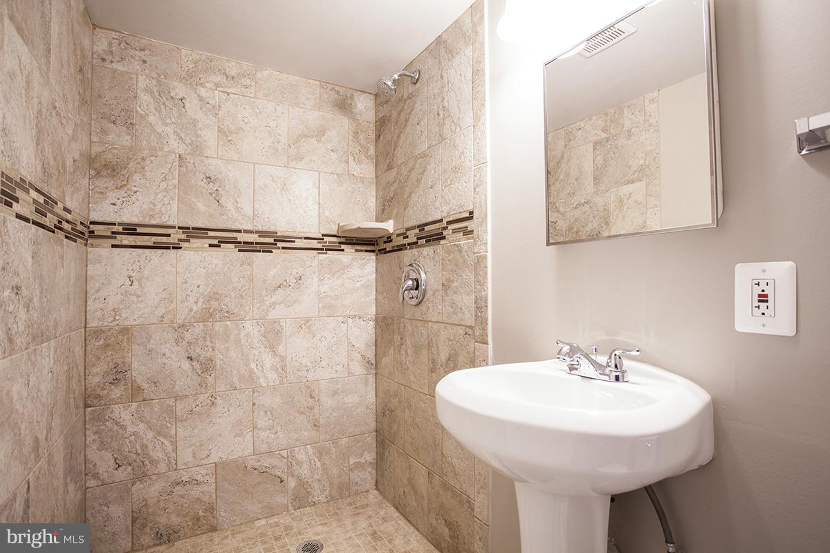 WESTSHIRE - Residential Lease