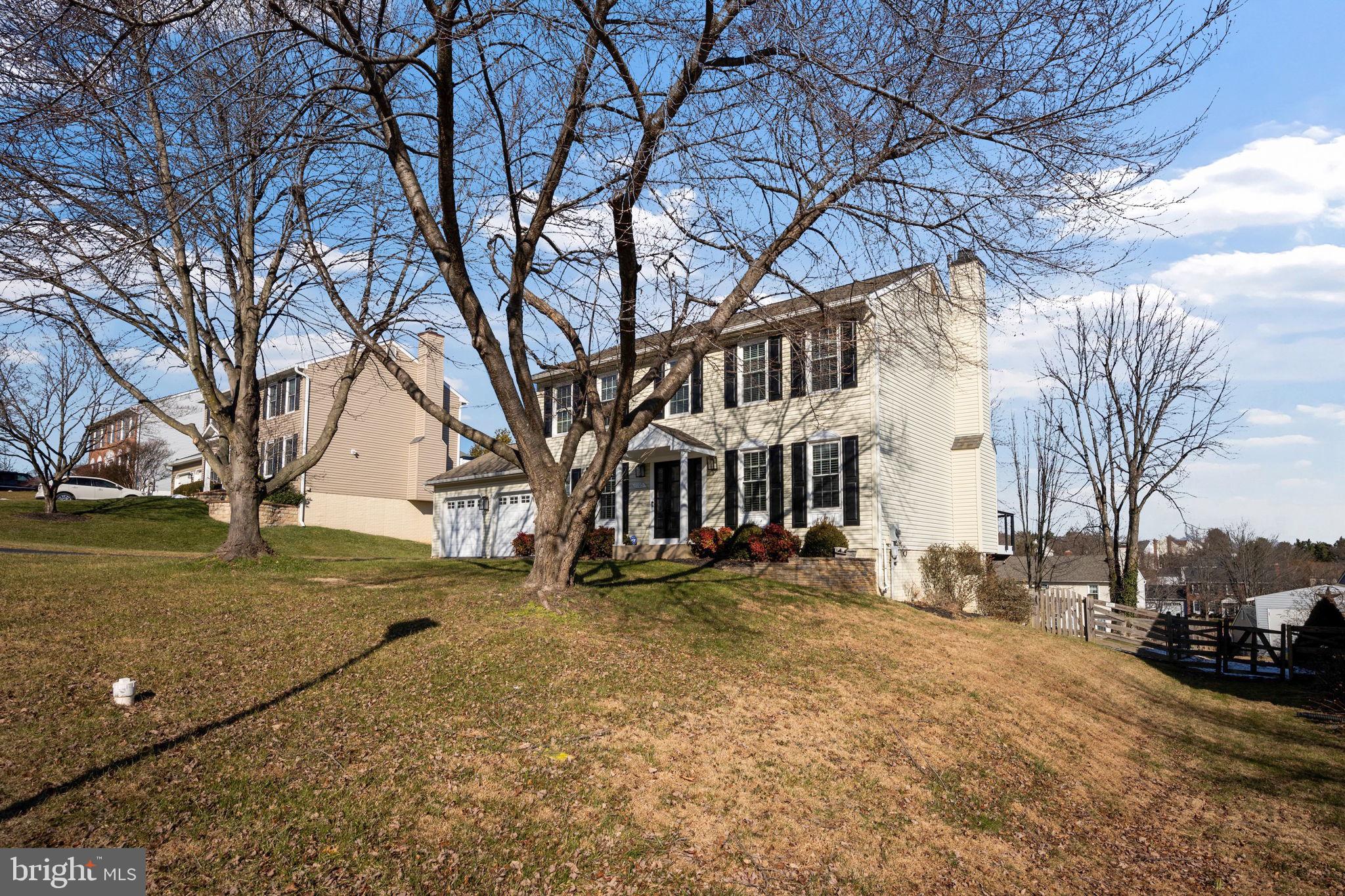 VILLAGE GATE - Residential