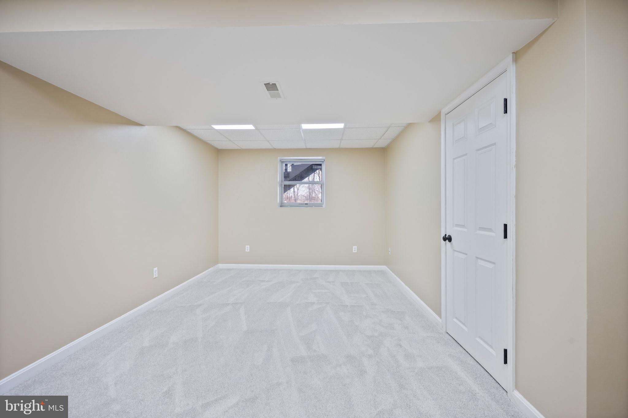 VILLAGE GATE - Residential