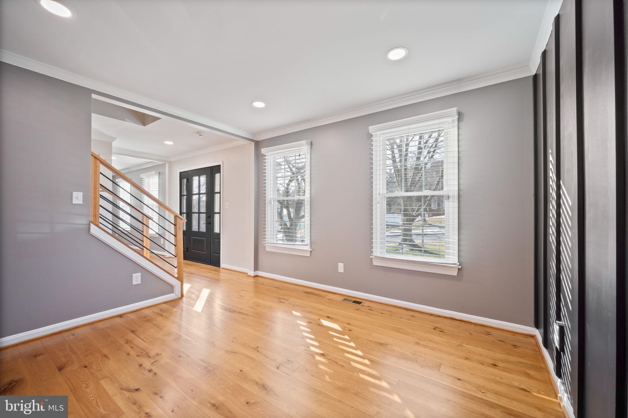 VILLAGE GATE - Residential