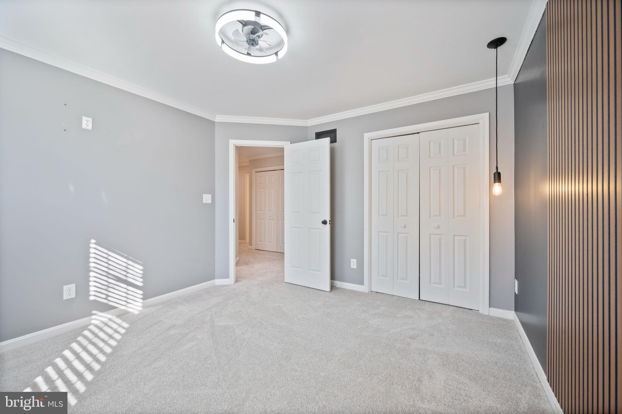 VILLAGE GATE - Residential