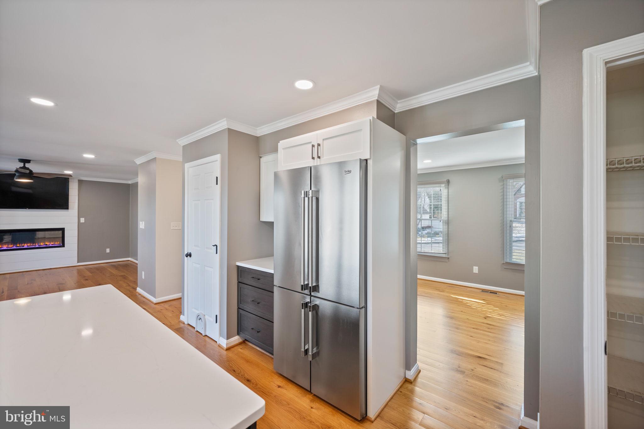 VILLAGE GATE - Residential