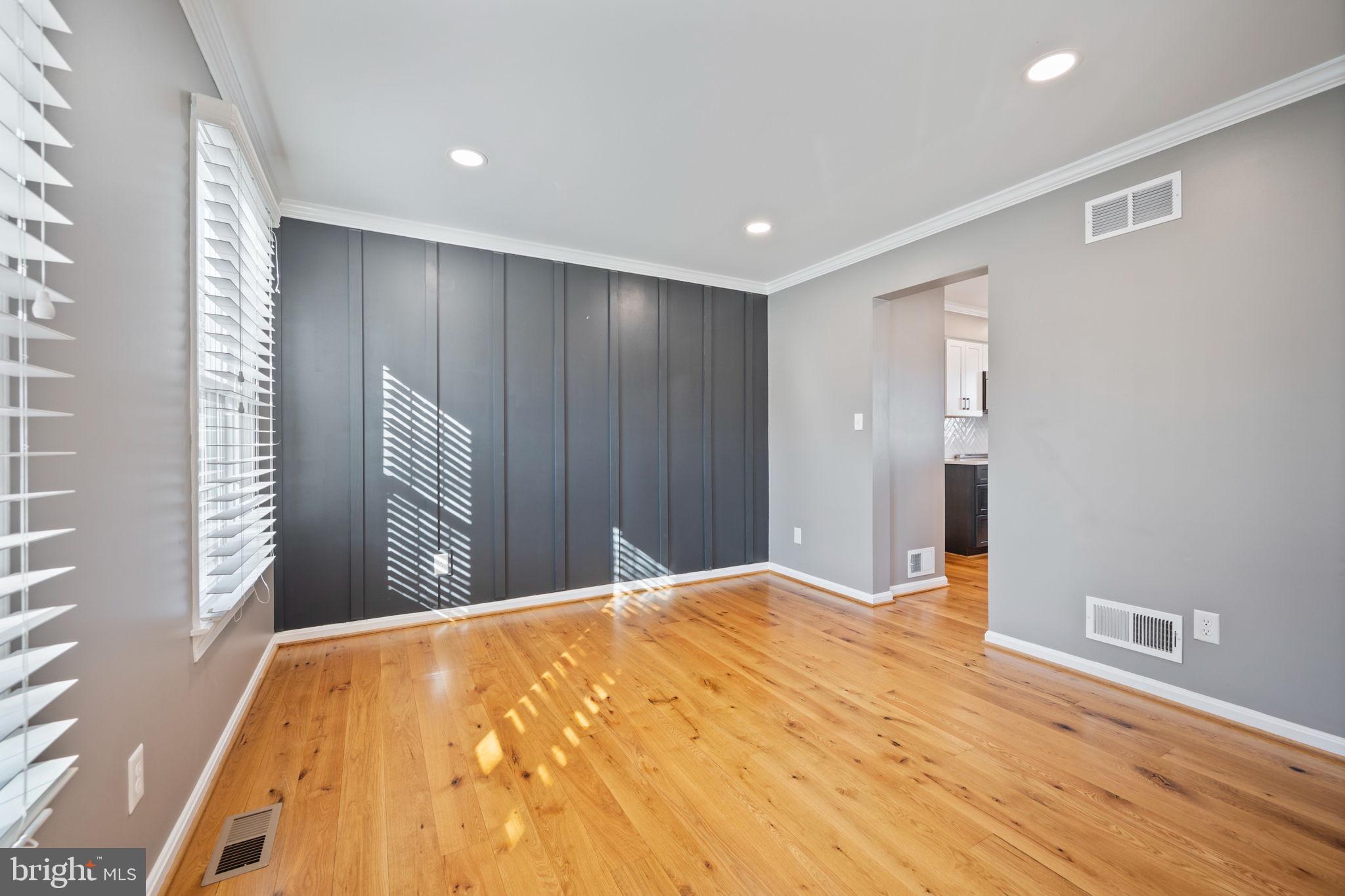 VILLAGE GATE - Residential