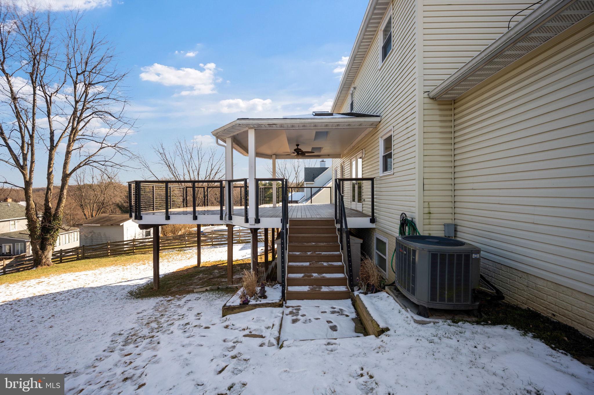 VILLAGE GATE - Residential