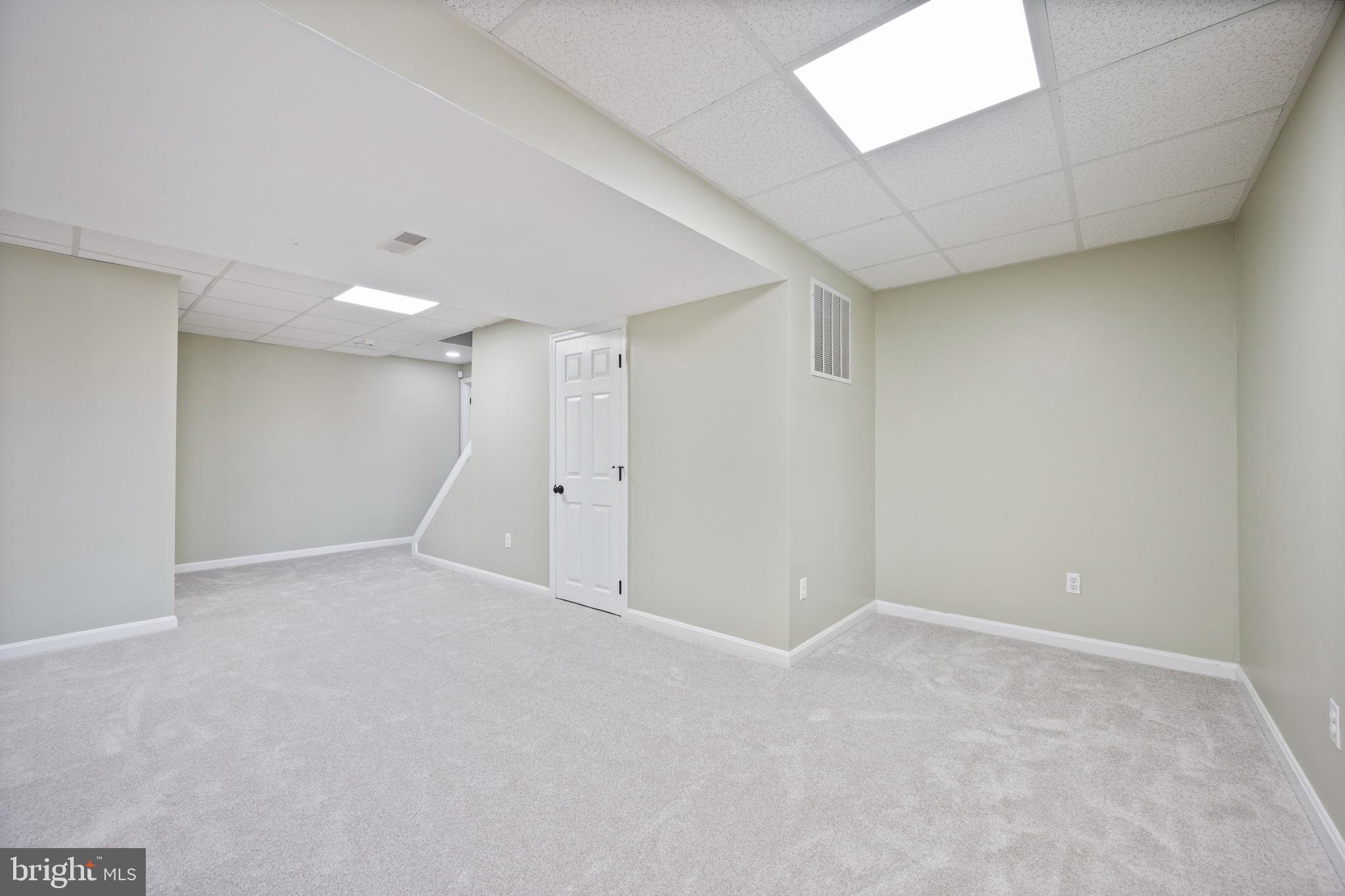 VILLAGE GATE - Residential