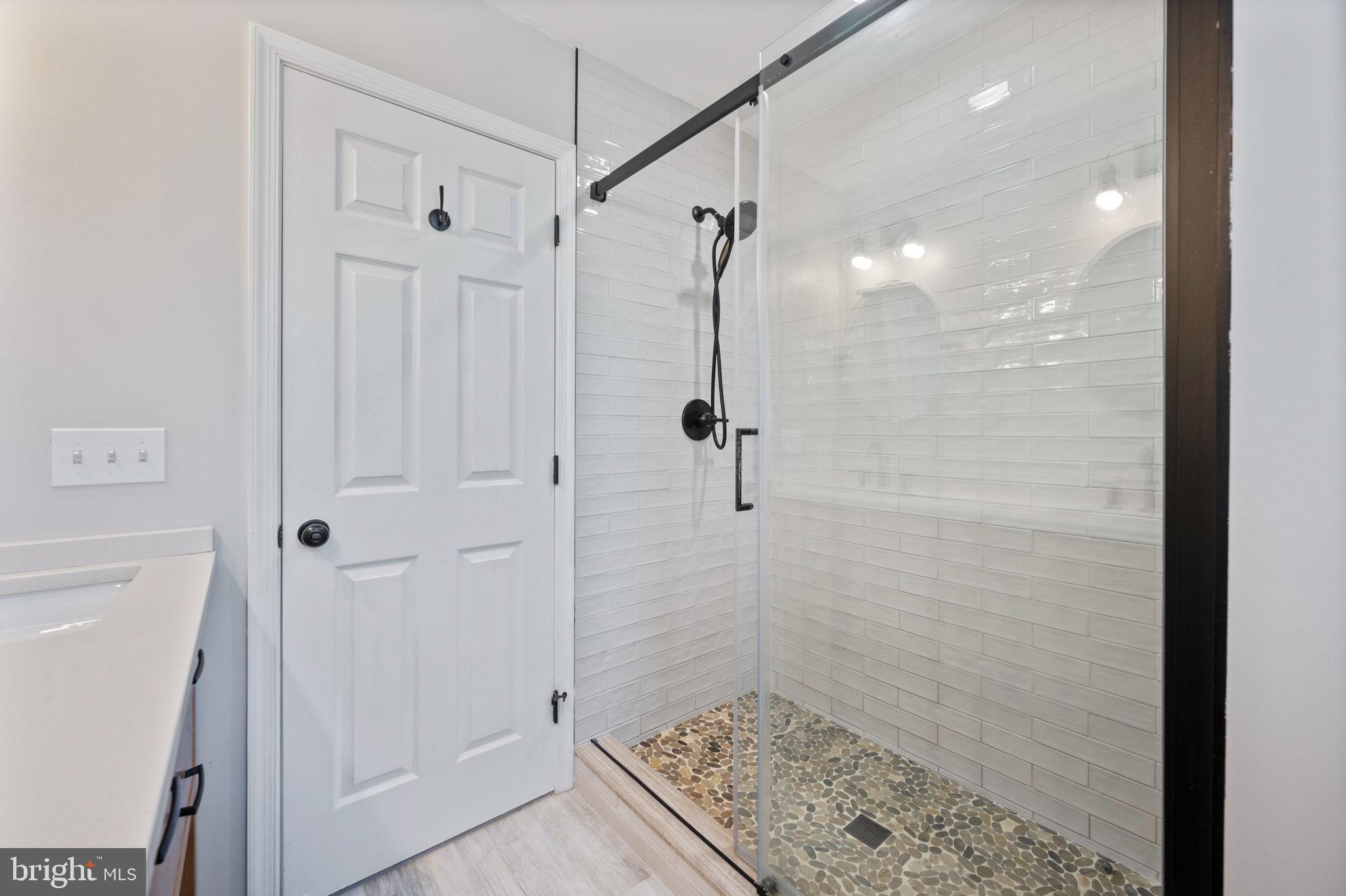 VILLAGE GATE - Residential