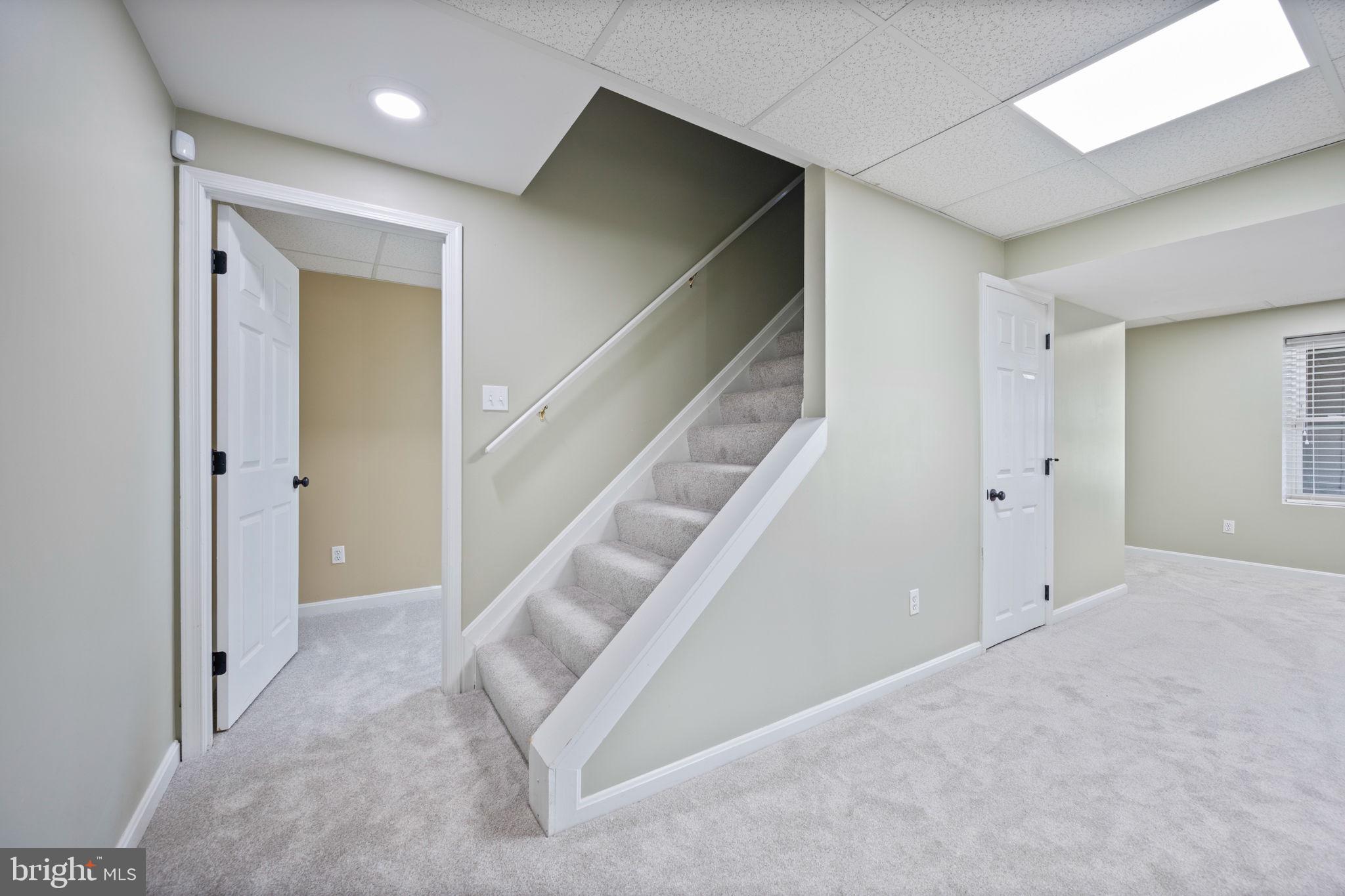 VILLAGE GATE - Residential