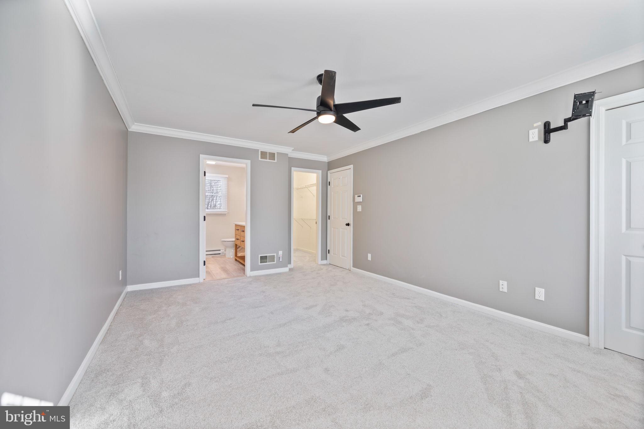 VILLAGE GATE - Residential