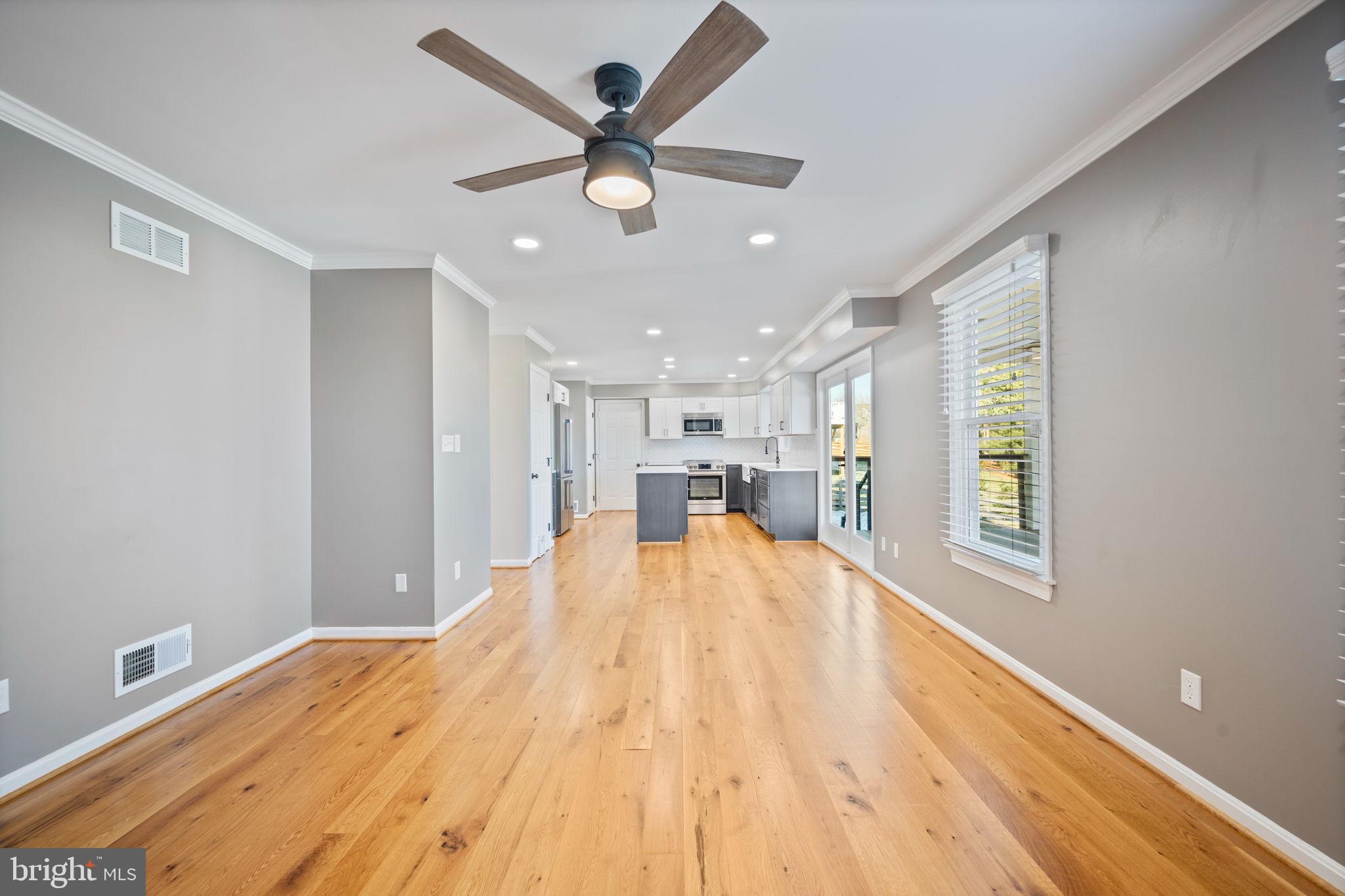 VILLAGE GATE - Residential