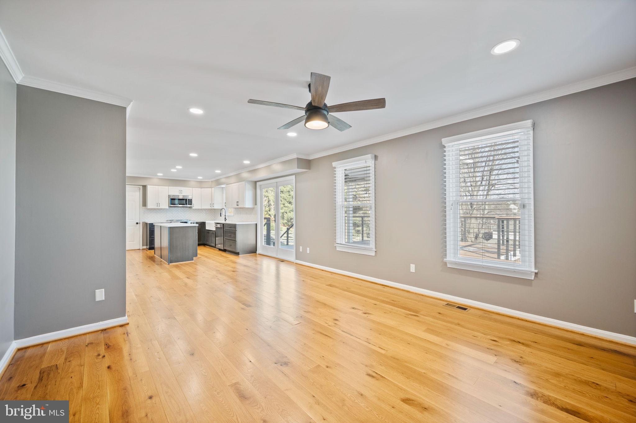 VILLAGE GATE - Residential