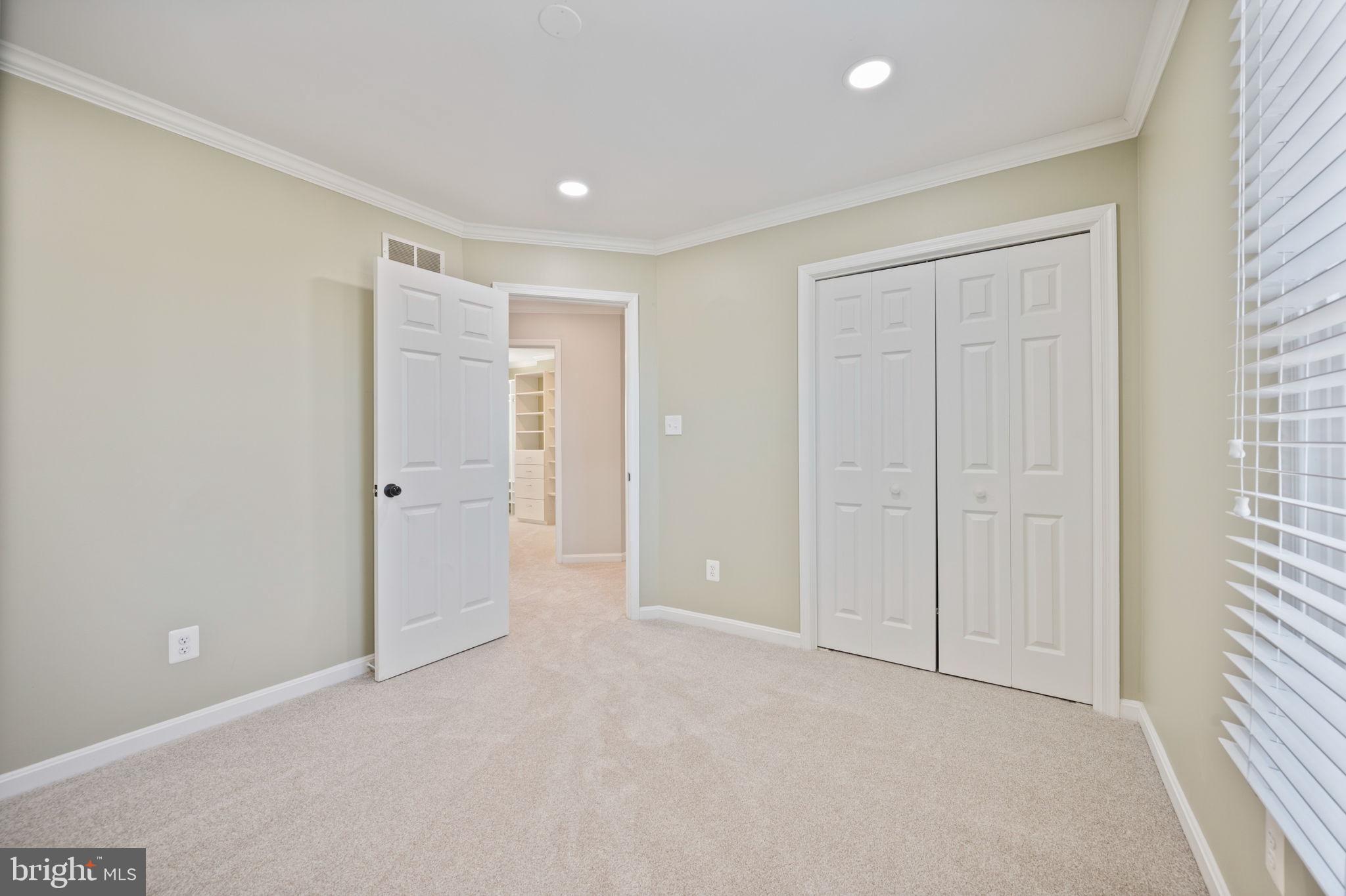 VILLAGE GATE - Residential