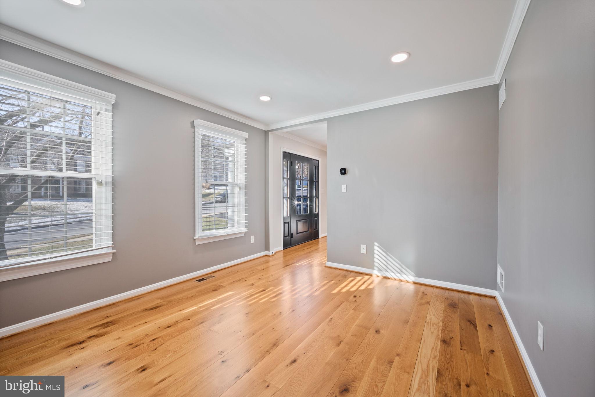 VILLAGE GATE - Residential